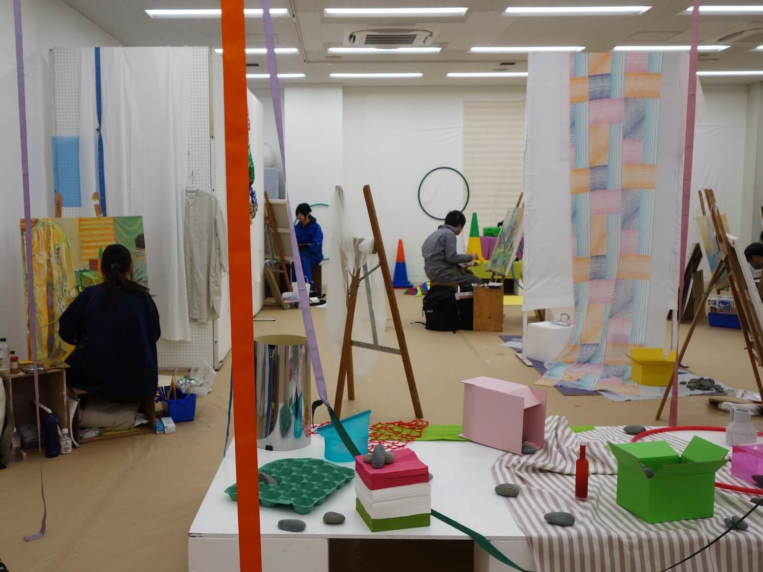 絵画基礎Ⅲ（大モチーフ）授業風景1 イメージ