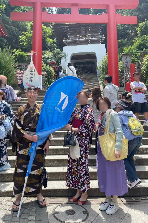 江の島国際芸術祭で加藤学長がウォーキングパフォーマンスに参加 イメージ